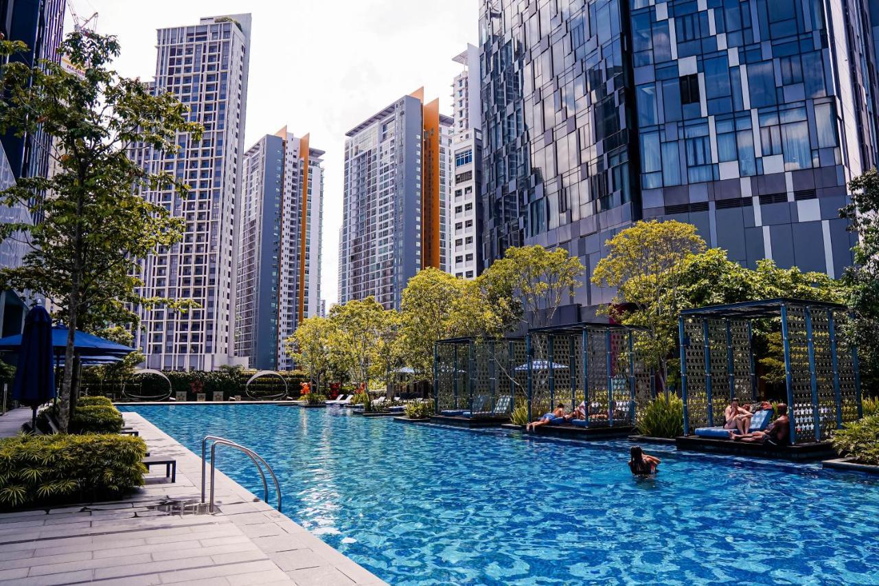 H&n Luxury Klcc